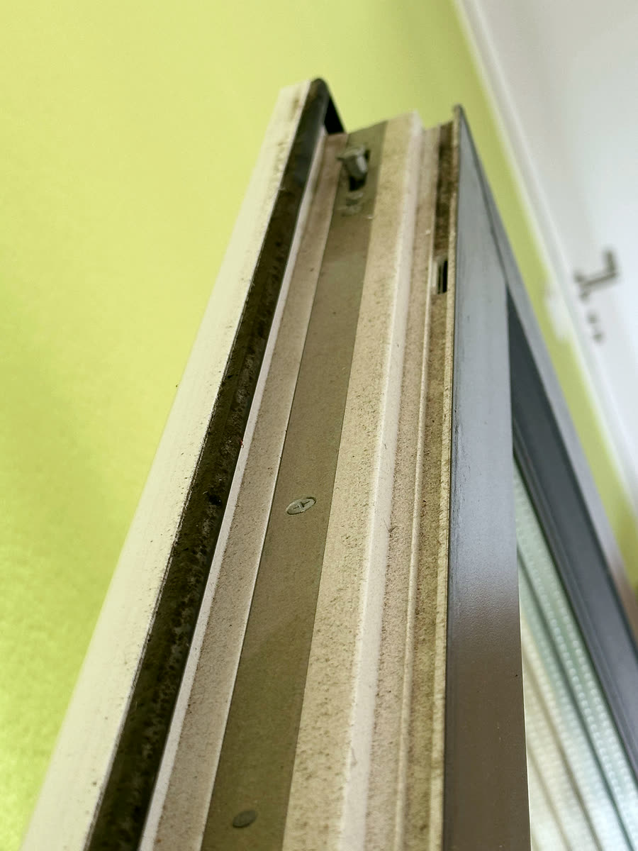 Vorher: Fensterfalz und Dichtung