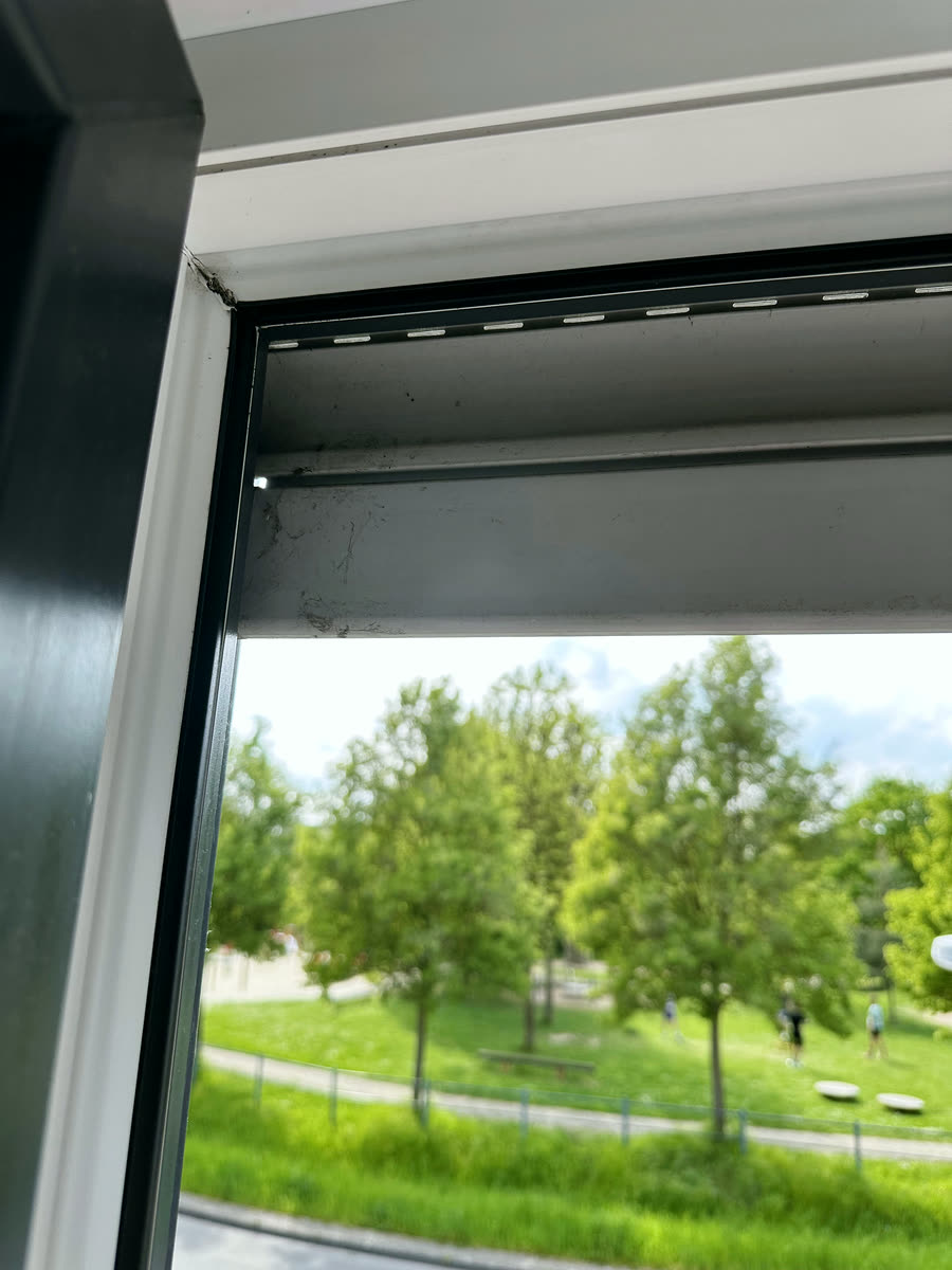 Nachher: Oberer Fensterrahmen am Rollladen